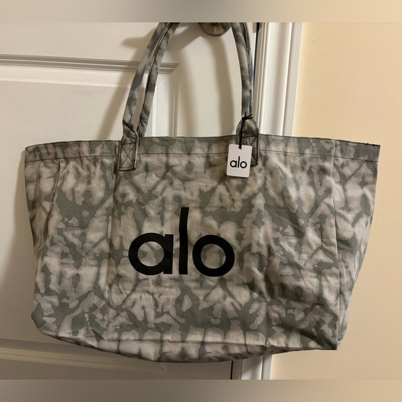 BNWT Alo Yoga Grey Tie Dye Tote Bag - Picture 2 of 3